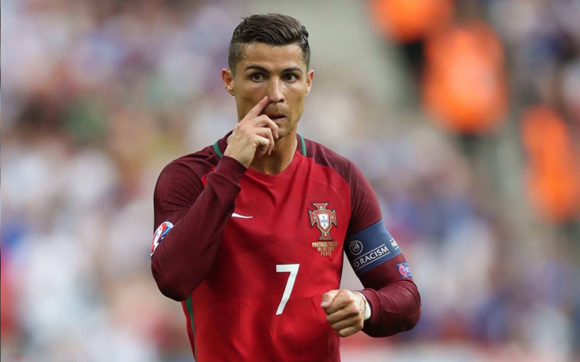 切尔西主场氛围热烈,球迷助威震场,切尔西足球队比赛